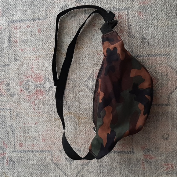 Jansport fifth Avenue camouflage fanny pack - Picture 5 of 11